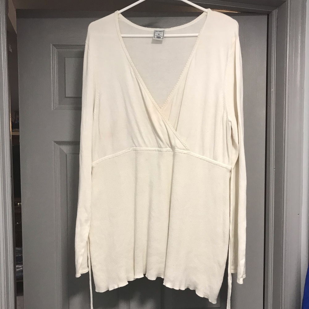 XL Maternity Sweater. MUST BUNDLE